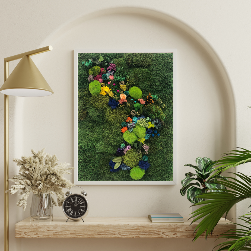 JARDIN VERTICAL EN FORMATO CUADRO DE MUSGO PRESERVADO Y FLORES