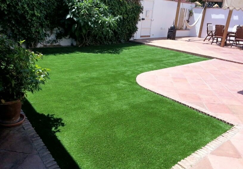 CESPED ARTIFICIAL CON FIBRA C-SHAPE DE ALTA RECUPERACIÓN RECUPERACION DE LA PISADA CESPED ARTIFICIAL CON FIBRA C-SHAPE DE ALTA RECUPERACIÓN RECUPERACION DE LA PISADA